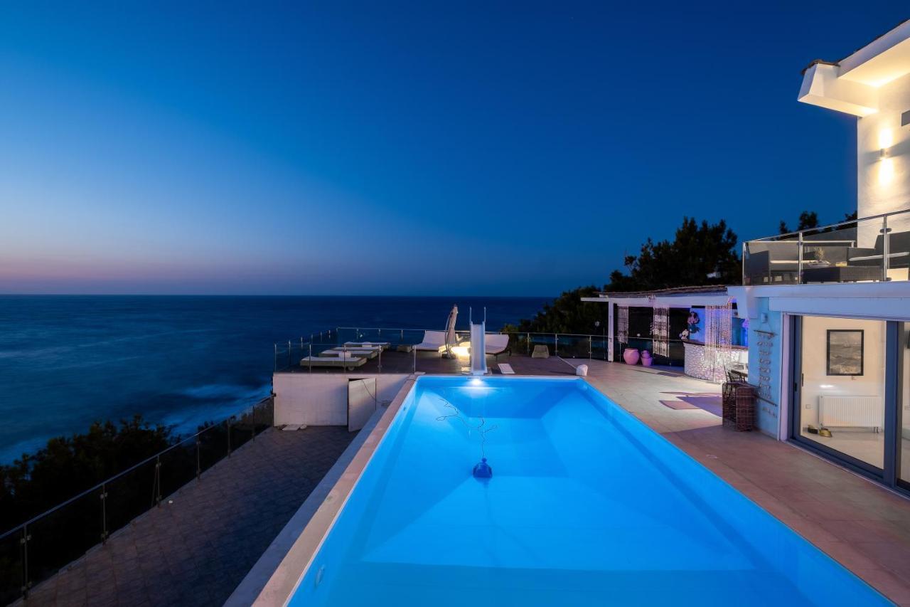 Icarus Luxury Beachfront Villa Gialiskari (Icaria) Exterior foto